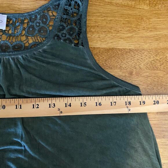 Cupio Dusty Sage Embroidered Back Slit Tank Top Shirt Size Large Womens - Picture 10 of 11